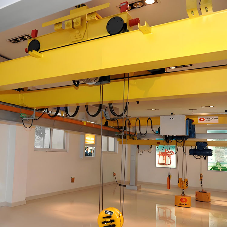 Low headroom electric chain hoist