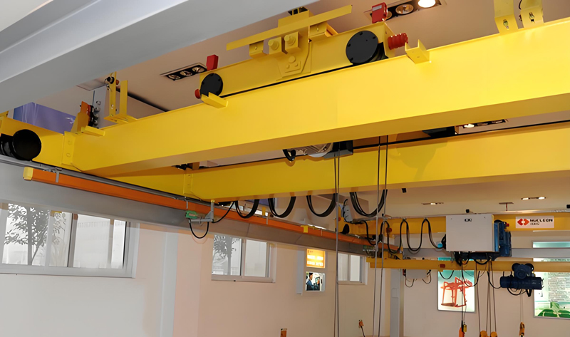 Electric hoists are used in warehousing and logistics