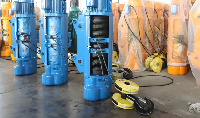 Warehouse electric hoist for pallet racking