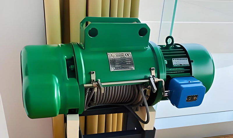 Electric hoist for automotive engine removal