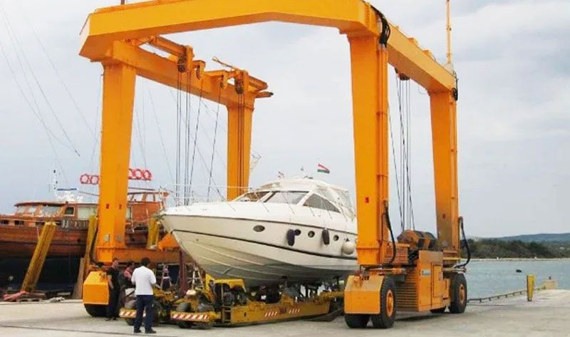 Marine electric hoist for boat lift applications