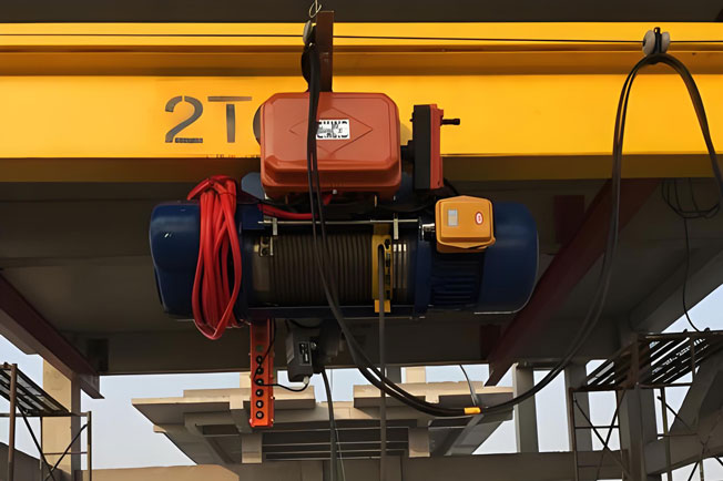 Electric hoist for automotive engine removal