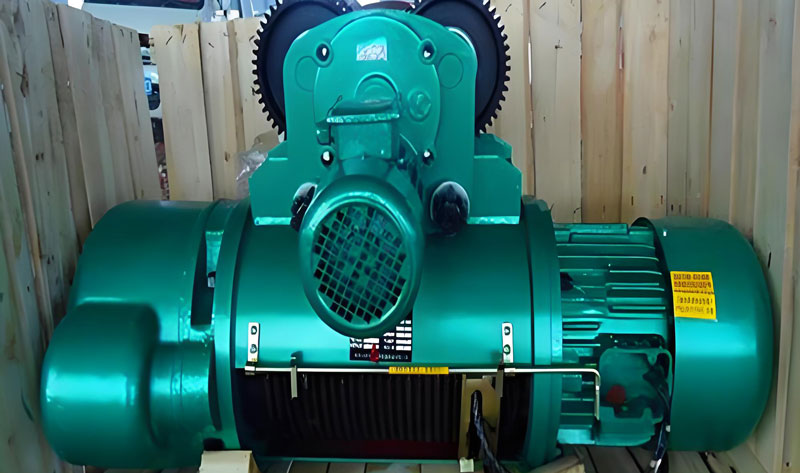 Offshore electric hoist with corrosion protection