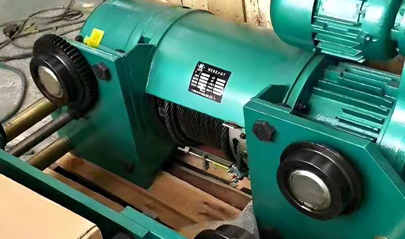 Electric hoist with automatic brake system