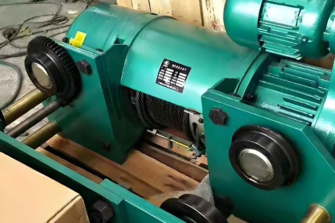 Electric hoist for metal fabrication shop