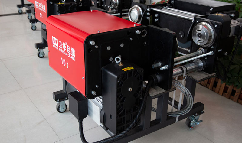 Battery powered electric hoist cordless operation