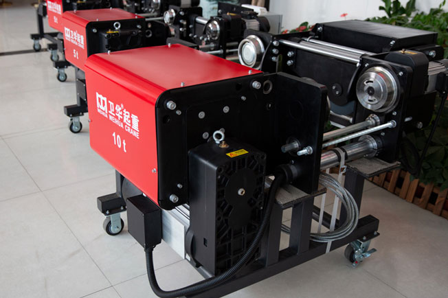 Battery powered electric hoist cordless operation